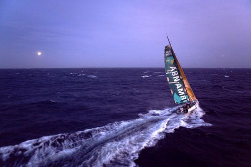 ABN Amro 2 na chegada da sétima perna (foto: Oskar Kihlborg/ VOR)