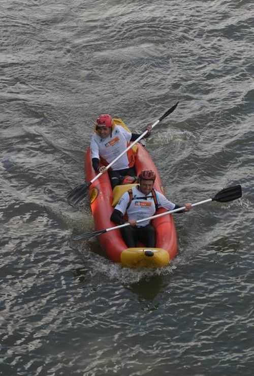 Dupla na perna da canoagem na primeira etapa do Extremaventura 2006 (foto: WladimirTogumi/ Extremaventura)