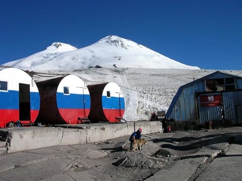 Refúgio Barrels na base do Elbrus (foto: Arquivo pessoal/ Helena Coelho)