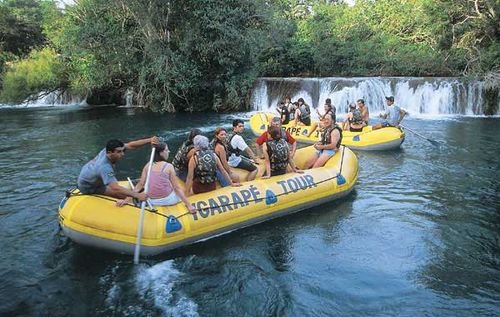 Passeio de contemplação nas águas calmas do Rio Formoso (foto: Divulgação Ygarapé Tour)