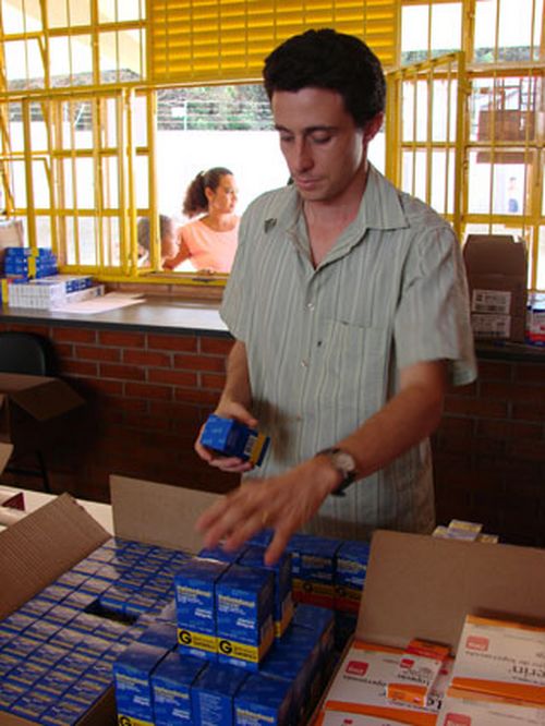 A equipe recebeu doação de diversos medicamentos (foto: Divulgação)