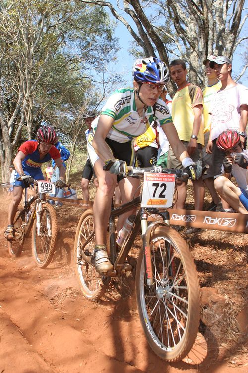 Jaqueline Mourão na terceira etapa da Inter de MTB 2006 (foto: Fábio Piva/ PP Press)