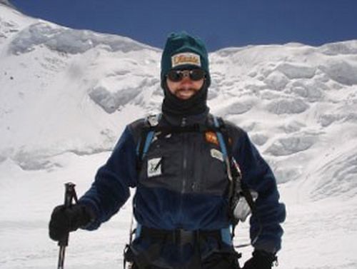 Rodrigo Raineri no Glaciar Rongbuk. (foto: Everest 2006/Divulgação)