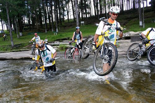 Bike realizada em Balsa Nova na edição 2005 (foto: Divulgação/ Wladimir Togumi)