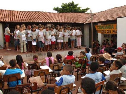 Apresentação cultural das crianças de Ponte Alta (foto: Divulgação)