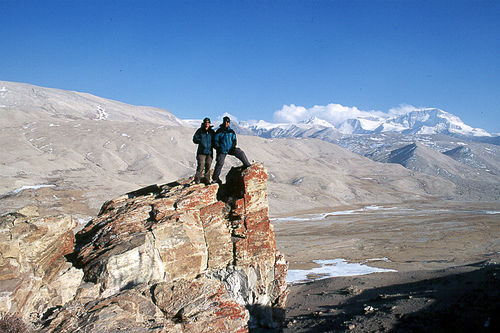 Aproveite o visual ao seu redor: não tenha pressa; na foto  Helena e o marido Paulo na caminhada ao Cho Oyo  no Nepal. (foto: Arquivo pessoal)