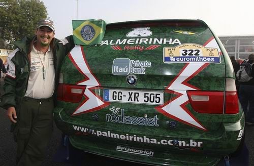 Palmeirinha ao lado de seu BMW X5  antes da largada (foto: Divulgação/ Palmeirinha)