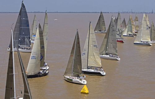 Poucos instantes antes do início da regata (foto: Circuito Atlantico Sur Rolex Cup 2007 ROLEX/Daniel Forster)