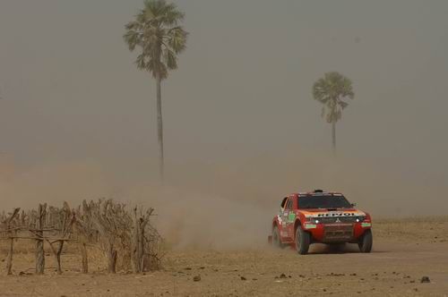 Peterhansel já é considerado campeão do Dakar 2007 nos carros (foto: Mitsubishi/ Divulgação)