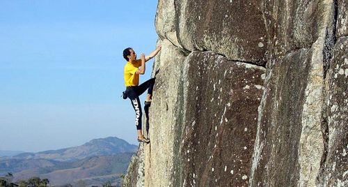 Eliseu em escalada solo (foto: Arquivo Pessoal)