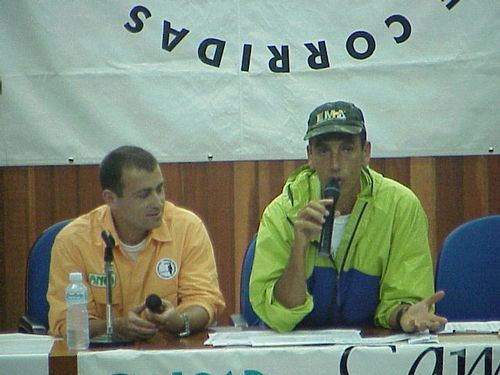 Eduardo Portella (à esquerda) e Alexandre Freitas dando instruções sobre a etapa (foto: Débora de Cássia)