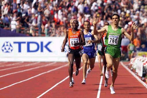 O Hicham El Guerrouj conquistou a medalha de ouro na prova dos 1.500 metros rasos e tornou-se tricampeão mundial. (foto: )