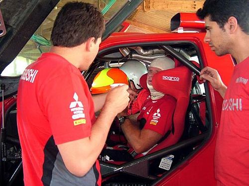 Equipe ainda faz mistério sobre o carro novo (foto: Divulgação)