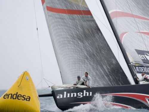 Alinghi vence as duas regatas do dia (foto: ACM2007/ Stefano Gattini)