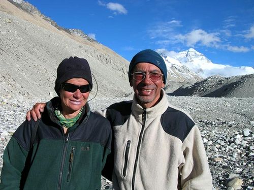 Paulo e Helena estão a caminho do Everest (foto: Arquivo pessoal/ Helena Coelho)