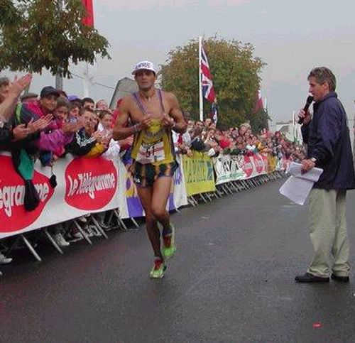 Marcio fazendo sua chegada no Mundial (foto: )