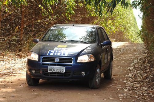 Carros enfrentaram trilhas planas. (foto: Divulgação)