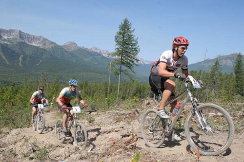 Prova cruza as montanhas rochosas do Canadá (foto: Divulgação)