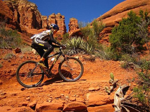 Jaqueline treina fora do Brasil para as principais competições do MTB (foto: Guido Visser )