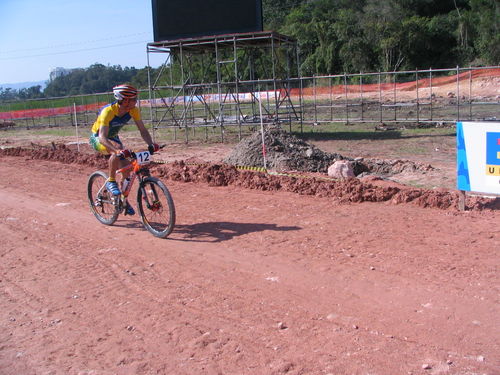 Rubinho cruza a primeira volta em segundo lugar (foto: Alexandre Koda/ www.webventure.com.br)