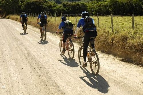 Equipes seguem de bike (foto: David dos Santos Jr./ www.webventure.com.br)