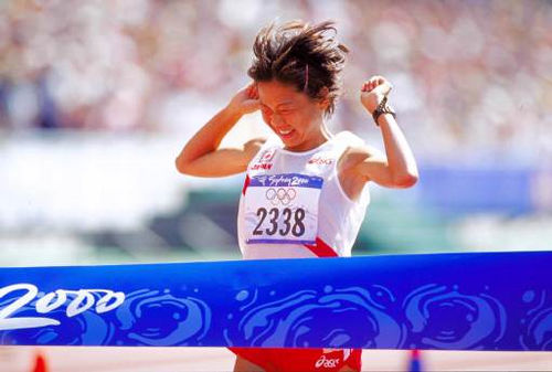 Takahashi é a primeira mulher da história a correr uma maratona sub 2:20 min (foto: )