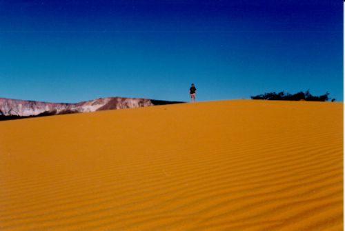 Atletas se orientarão em meio ao deserto (foto: Divulgação)