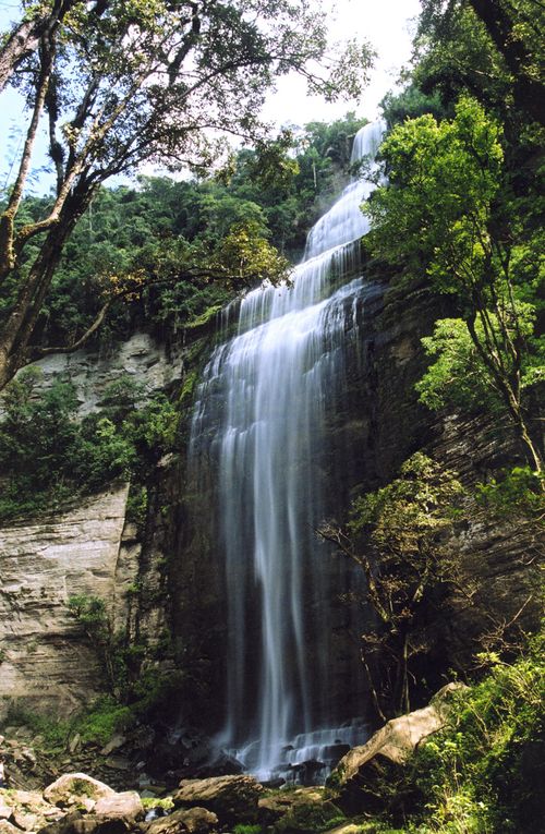 Equipes terão rapel por cachoeira de 120 metros. (foto: Divulgação)