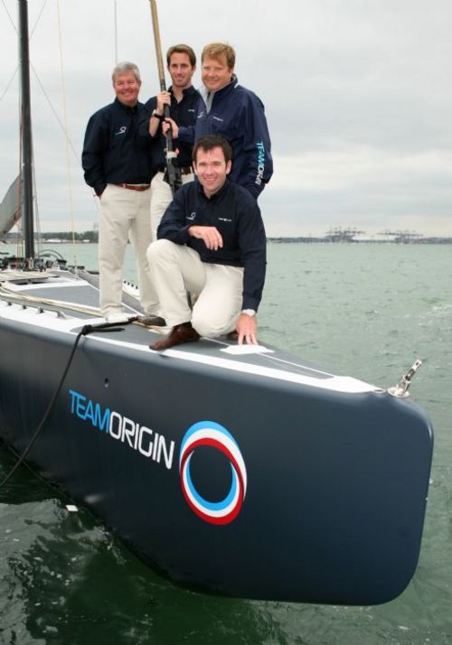 Os chefes da equipe britânica  com Mike Sanderson a frente (foto: on Edition/ Team Origin)