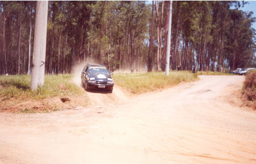 Rali também é aberto a carros de passeio - esta foto é da edição de 2000 (foto: André Muniz)