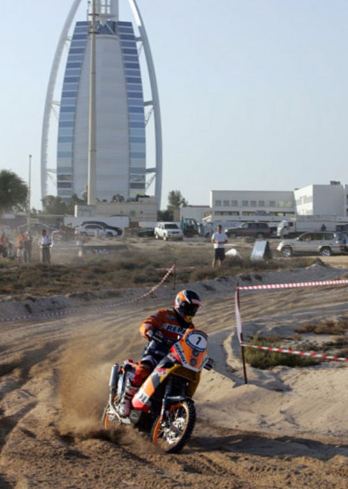 66 motos estão na disputa do rali. (foto: UAE Challenge/Divulgação)