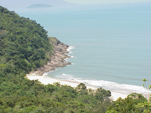 Praia Brava  um dos cenários da aventura (foto: Débora de Cássia)