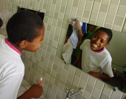 Projeto de escovação em Petrolina (foto: Instituto Brasil Solidário)