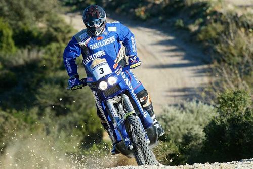 Dois pilotos portugueses chegaram ontem ao Marrocos. Eles queriam testar a moto. (foto: Divulgação)