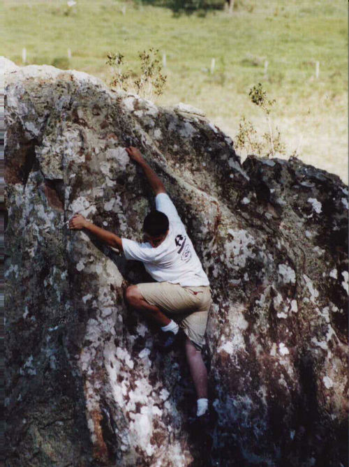 Thiago Leão  de Porto Alegre  encarando o boulder BandeiraThiago Leão  de Porto Alegre  encarando o bolder Bandeira (foto: Divulgação)