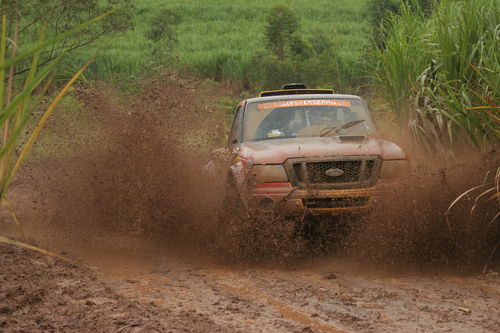 Lama e poças de água foram as marcas do Rally do Engenho 2008 (foto: Thiago Padovanni/ www.webventure.com.br)