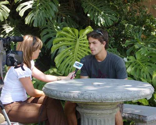 Quinto melhor na SX1  Pipo dá entrevistas a TV costarriquenha. (foto: Divulgação)