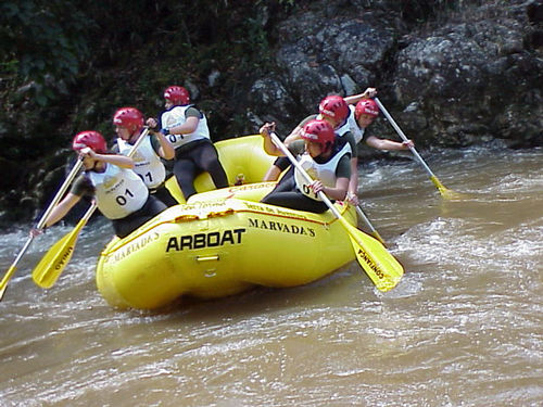 Técnicas de remada  para o total controle do bote  são uma das lições aprendidas (foto: Débora de Cássia/Arquivo Webventure)