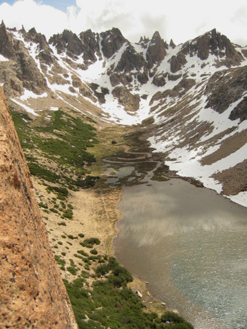 Laguna Toncek e Agulhas do Cerro Catedral (Frey) (foto: Rodrigo Zuccon)