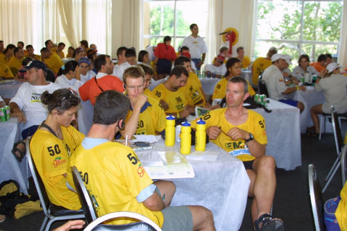 Equipe Sportxhub  da Nova Zelândia  durante o briefing. (foto: Gustavo Mansur)