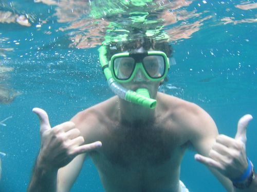 Jan snorkelando e curtindo a paisagem (foto: Arquivo Pessoal)