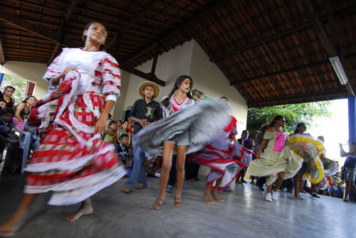 Alunos se apresentam em escola do nordeste (foto: Divulgação)