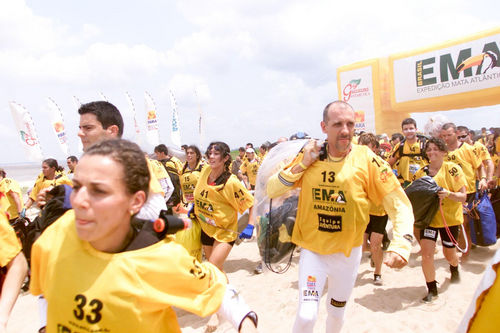 Atletas na largada na EMA 2001. (foto: Agência Fotosite)