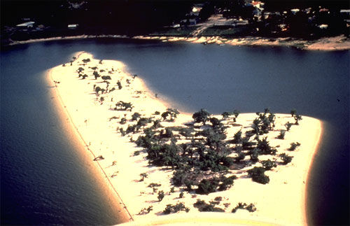 Alter-do-Chão  a praia mais famosa do Alto Tapajós (foto: Paratur - Cia Paranaense de Turismo)