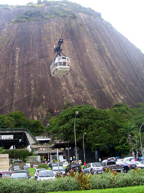 Babilônia fica atrás do turístico bondinho (foto: Daniel Costa/ www.webventure.com.br)