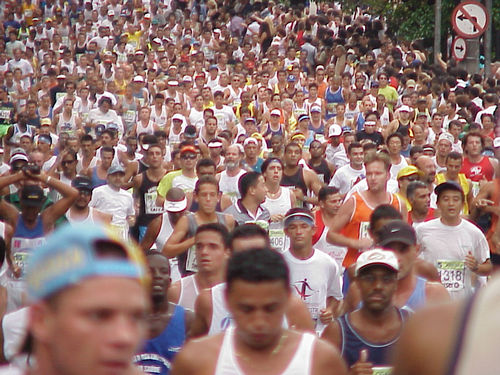 Multidão no Final da descida da Consolação (foto: Harry Thomas)