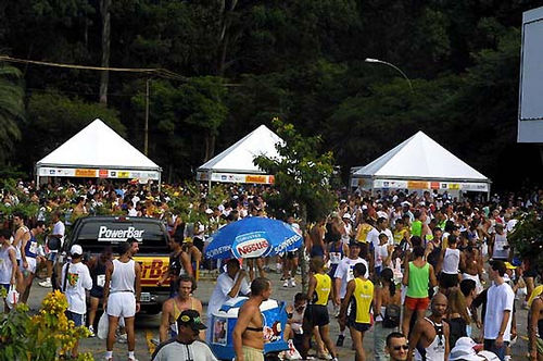 Tendas da organização e dos patrocinadores para atendimento aos atletas (foto: Renato Cukier)