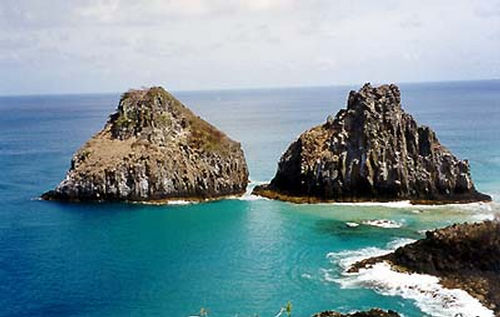 Morro Dois Irmãos  cartão-postal de Noronha. (foto: Roger Grinblat / Arquivo Webventure)