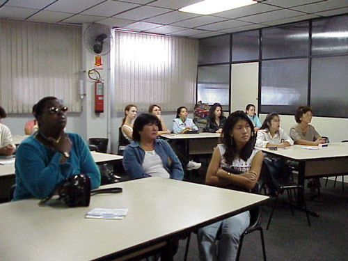 Participantes na aula teórica. (foto: Cristiane Savieto)