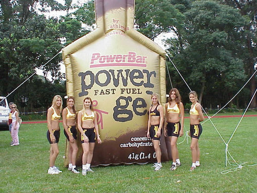 Distribuição de Power Bar na prova (foto: Raquel Machado)